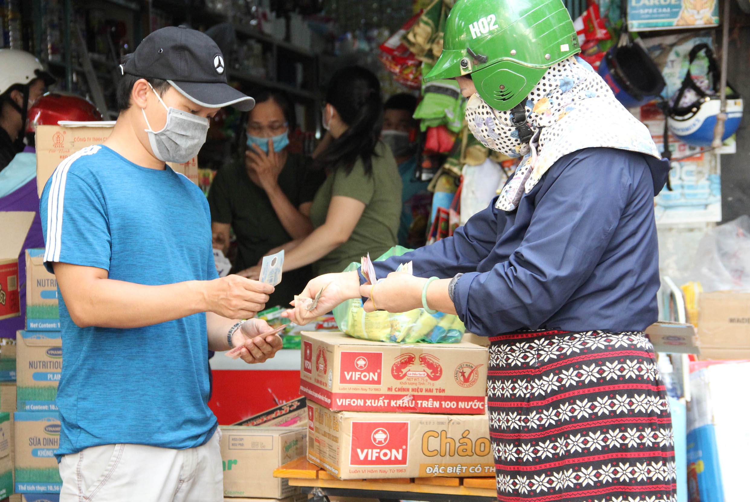 Mua hang tich tru trong mua dich anh 6