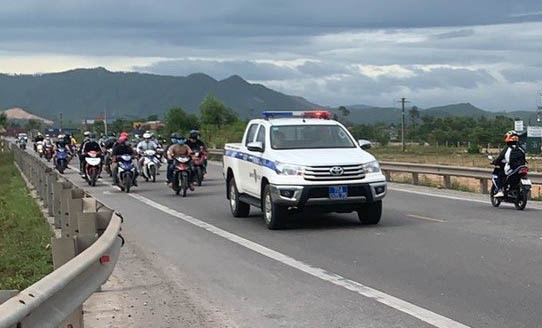 CSGT dan nguoi dan ve que anh 1