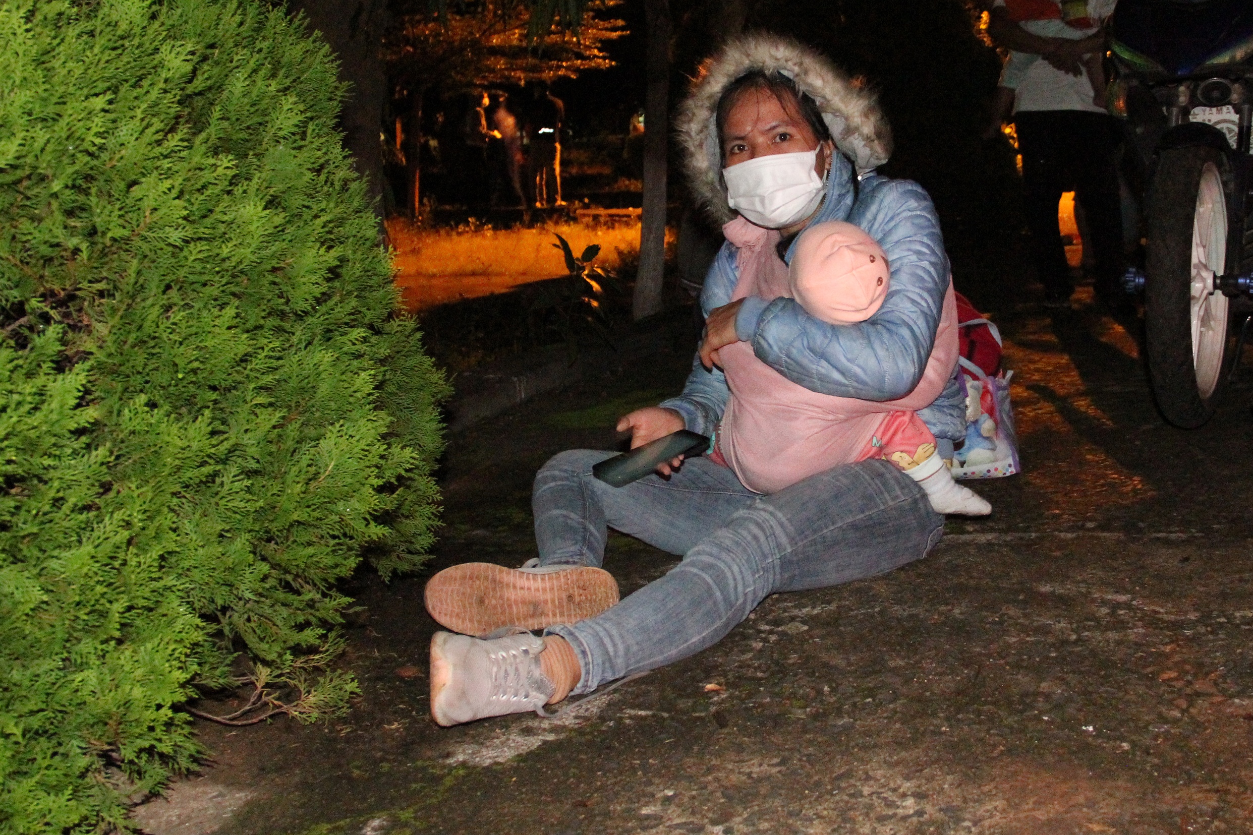 CSGT dẫn đoàn cho 900 công nhân về quê ảnh 11 CSGT dan doan cho 900 cong nhan ve que anh 11