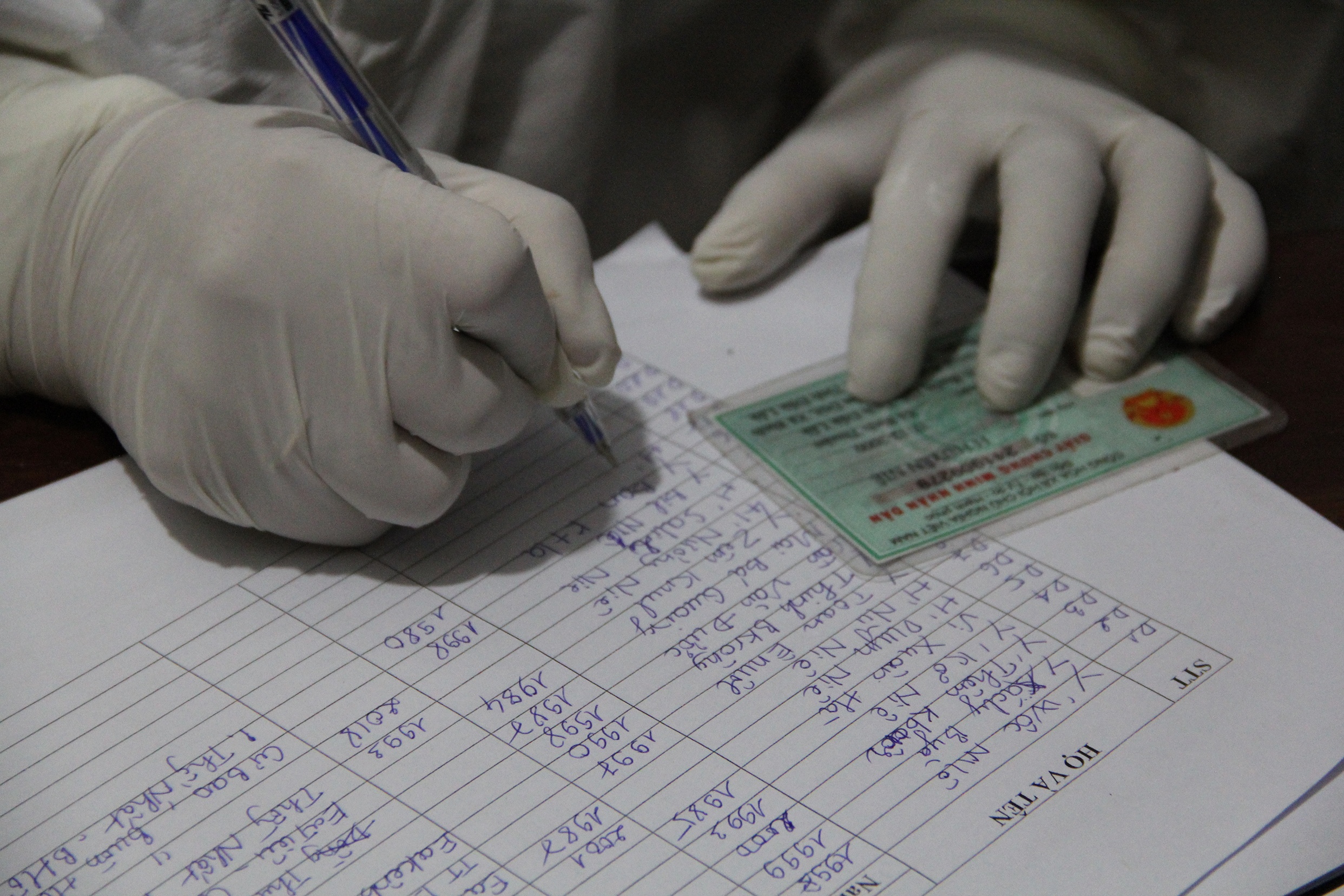 CSGT dẫn đoàn cho 900 công nhân về quê ảnh 9 CSGT dan doan cho 900 cong nhan ve que anh 9