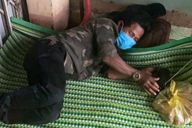 Nguoi dan ong dung chuyen de xin tien anh 2