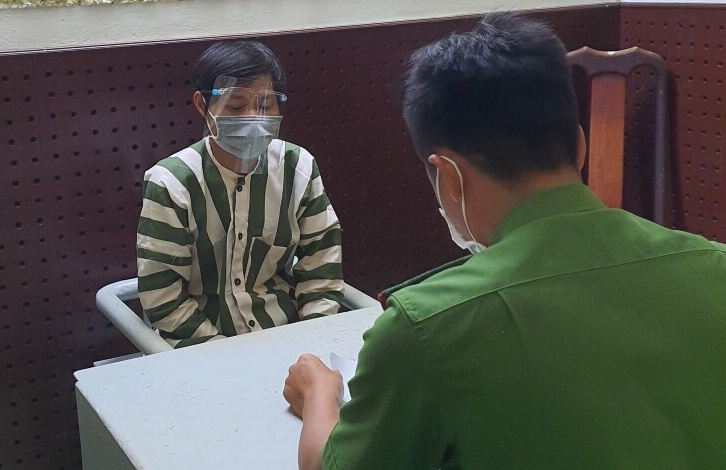 Khoi to YouTuber tong tien doanh nghiep hinh anh