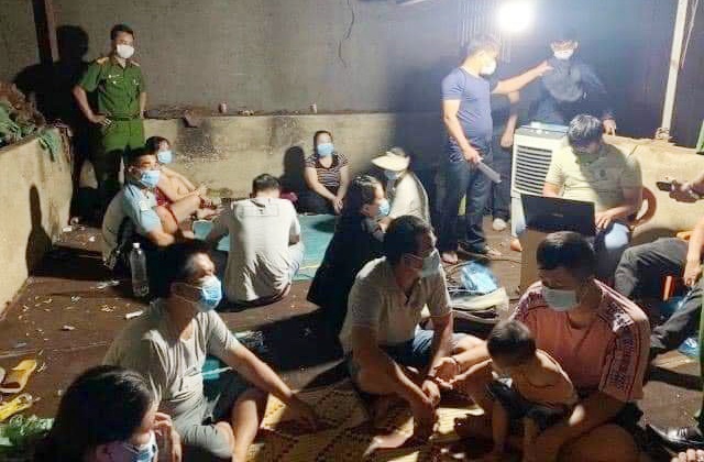 12 nguoi danh bac trong lo say ca phe hinh anh