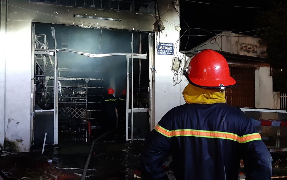 Chay cong ty giua dem anh 1