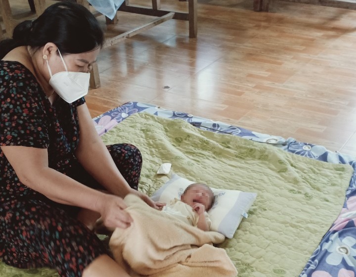 Me la F0 o TP.HCM, bo di cach ly, be so sinh duoc dua ve que hinh anh