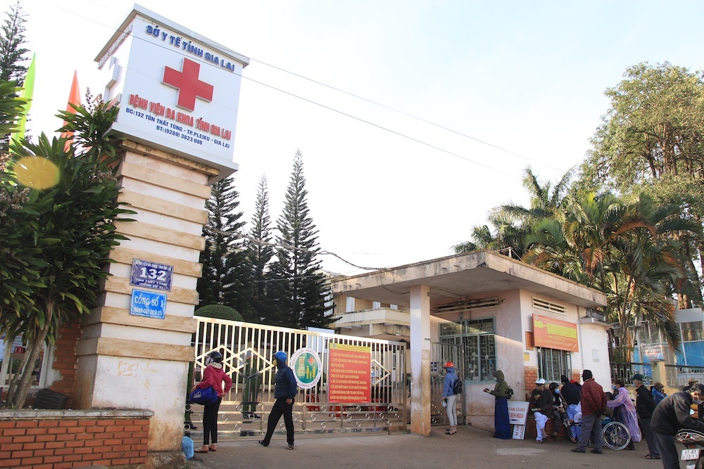 Tam dinh chi giam doc Benh vien Gia Lai vi tiem vaccine khong dung hinh anh