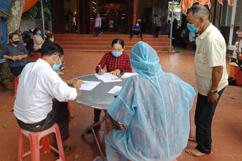 19 nguoi tu tap cung bai giua dich Covid-19 hinh anh