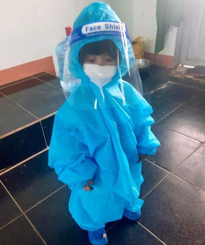 Be trai bi ung thu nhiem Covid-19 anh 2