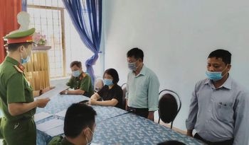 Bắt trưởng đài truyền thanh ảnh 1 Bat truong dai truyen thanh anh 1