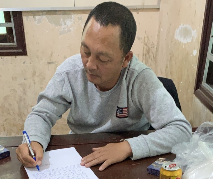 Lái ôtô tông 4 người vì mâu thuẫn ảnh 1 Lai oto tong 4 nguoi vi mau thuan anh 1