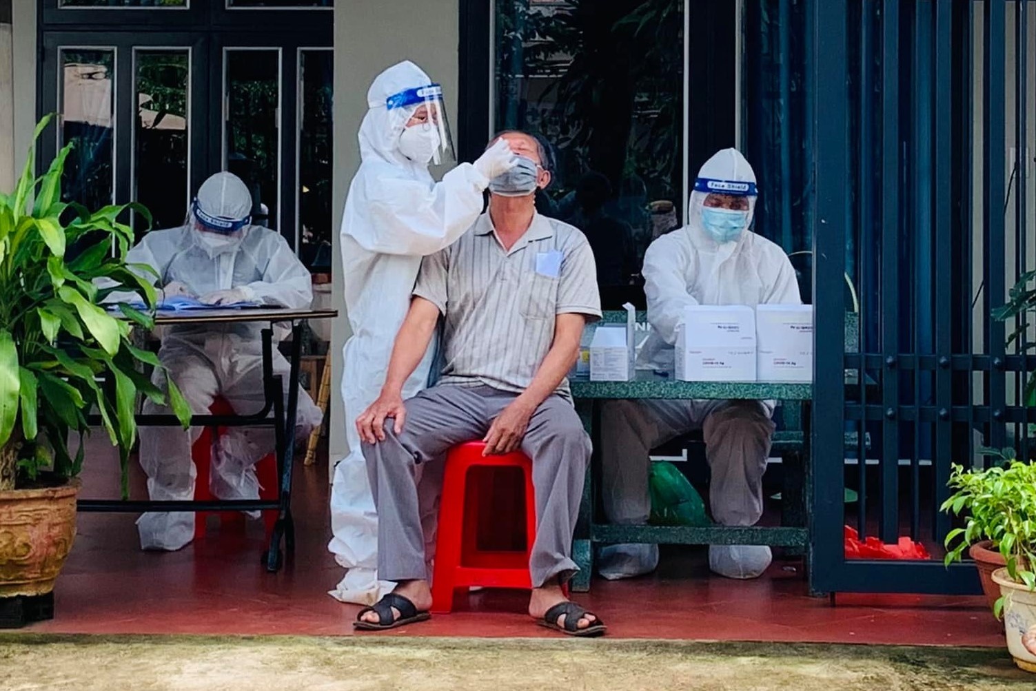 Lay nhiem cong dong tang cao anh 1