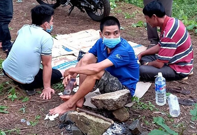 Tu tap an nhau, 5 nguoi bi phat 50 trieu dong hinh anh