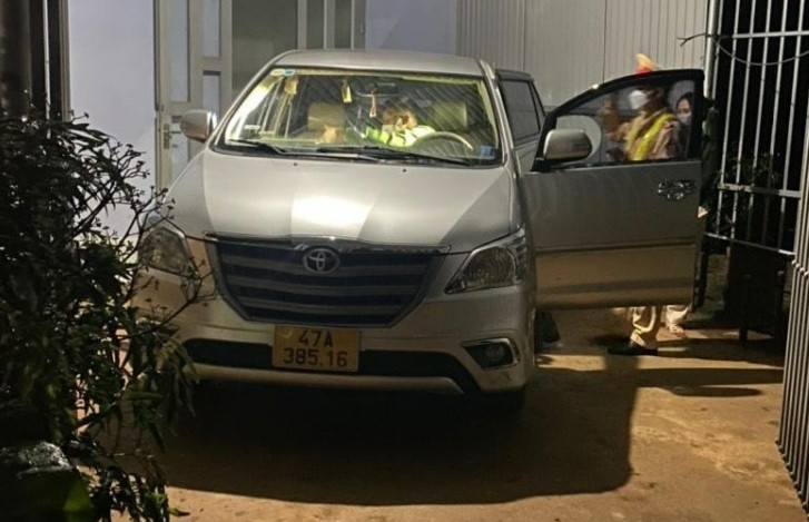 Tài xế lái ôtô vượt chốt ảnh 1 Tai xe lai oto vuot chot anh 1