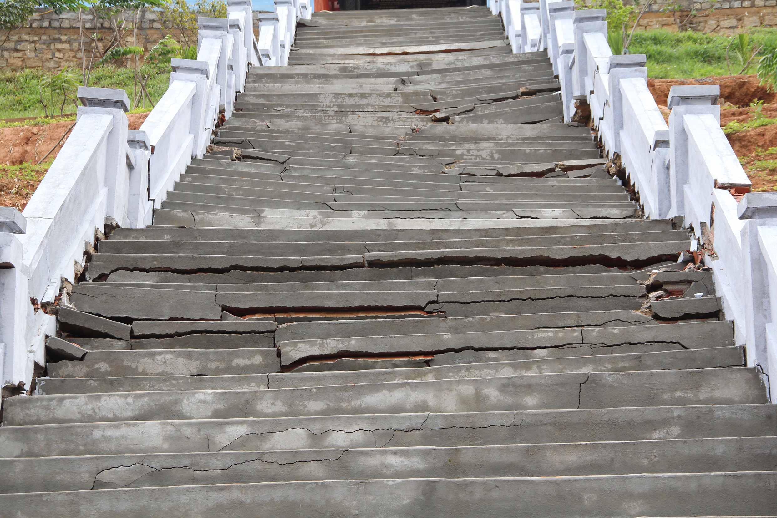 Dai tuong niem liet si bi nut toac anh 10