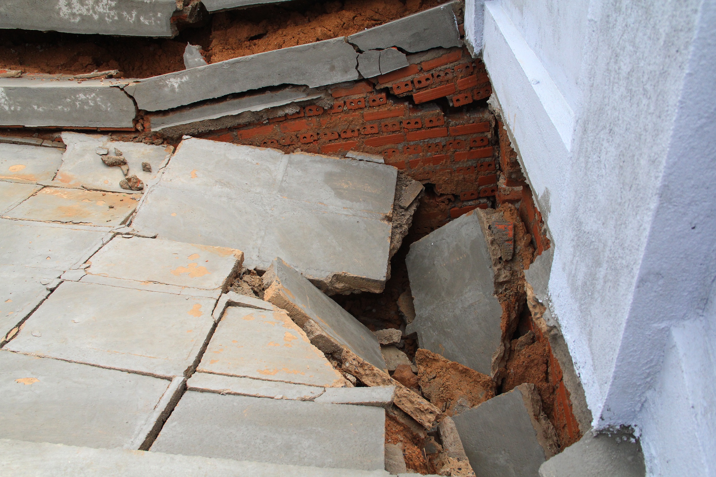 Dai tuong niem liet si bi nut toac anh 6