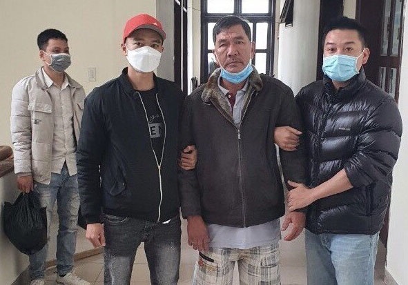 Nguoi dan ong bi bat sau 37 nam tron khoi trai giam hinh anh