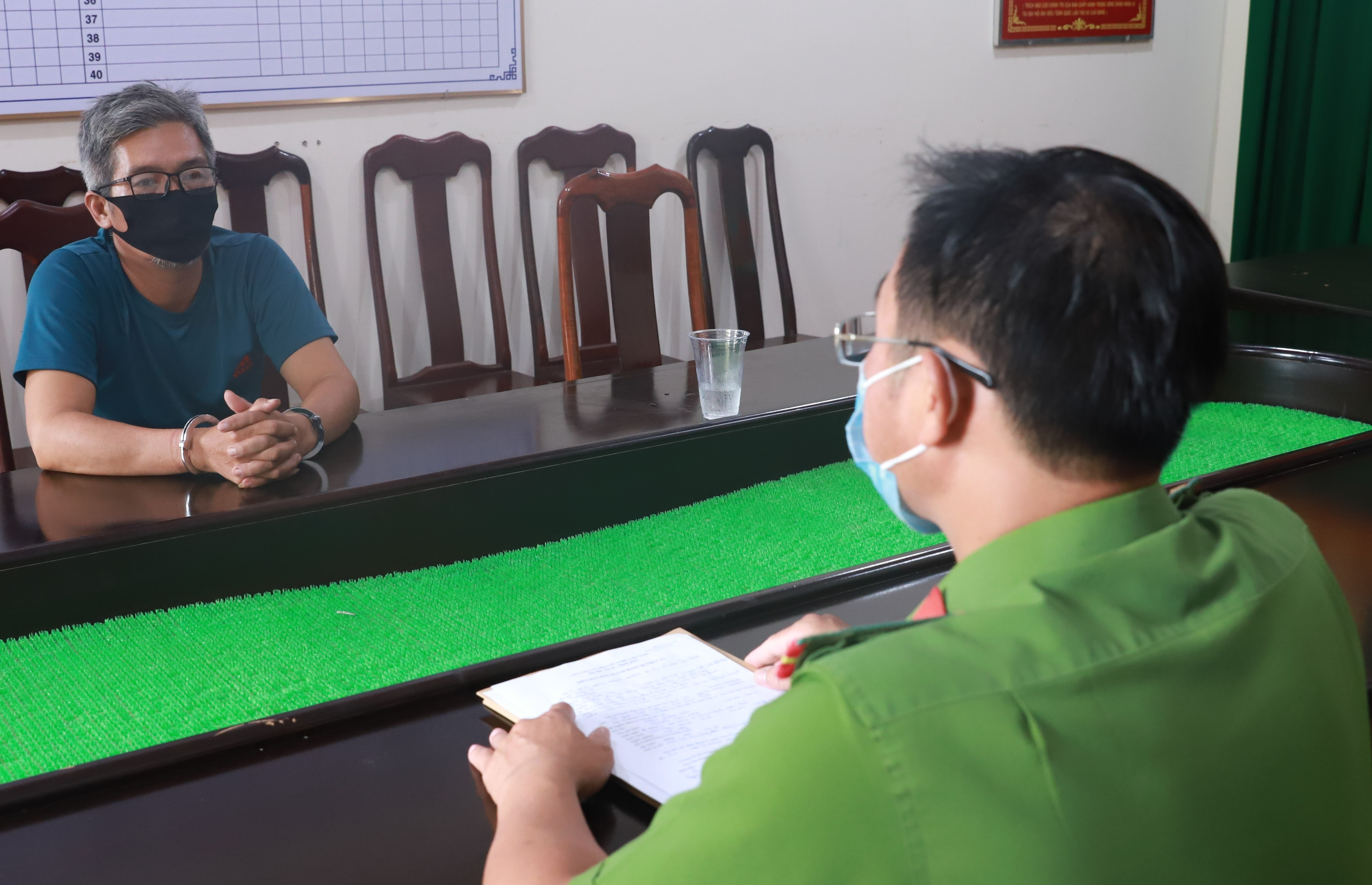 Nguoi dan ong tron truy na dac biet suot 22 nam hinh anh