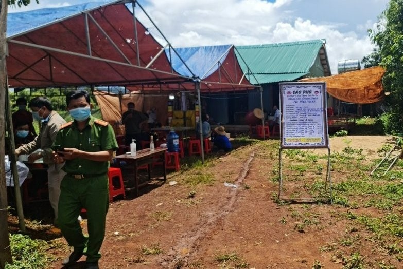 Nuoc cuon troi 3 cha con anh 1