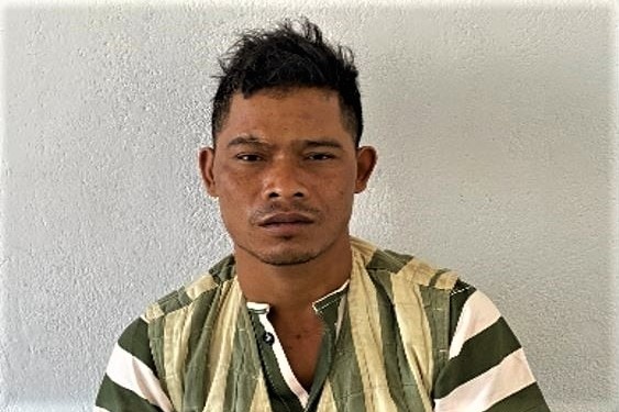 Khoi to thanh nien tan cong nguoi lay mau xet nghiem hinh anh