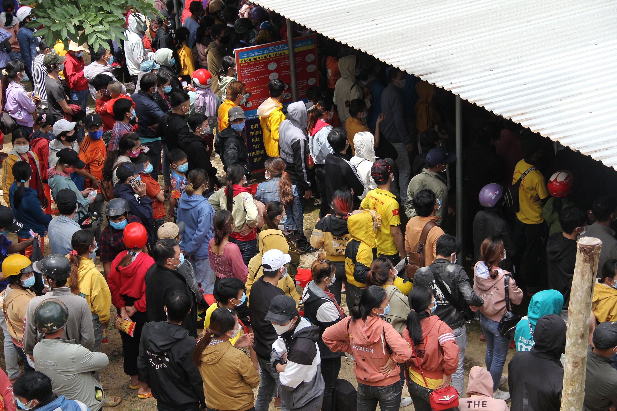 Cac tinh Tay Nguyen chiu ap luc lon khi hang nghin nguoi dan ve que hinh anh
