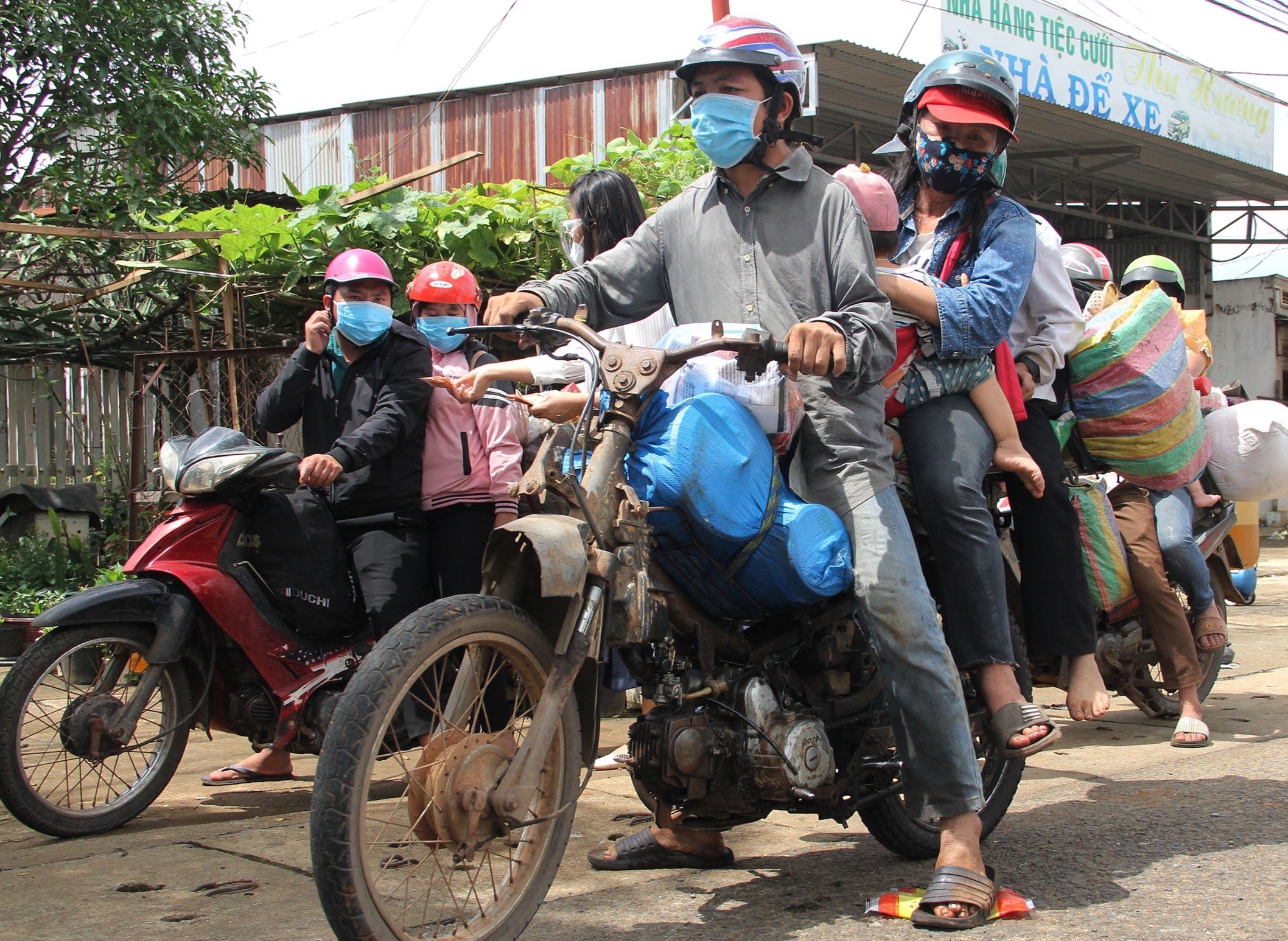 Hang nghin cong dan ve Dak Lak anh 6