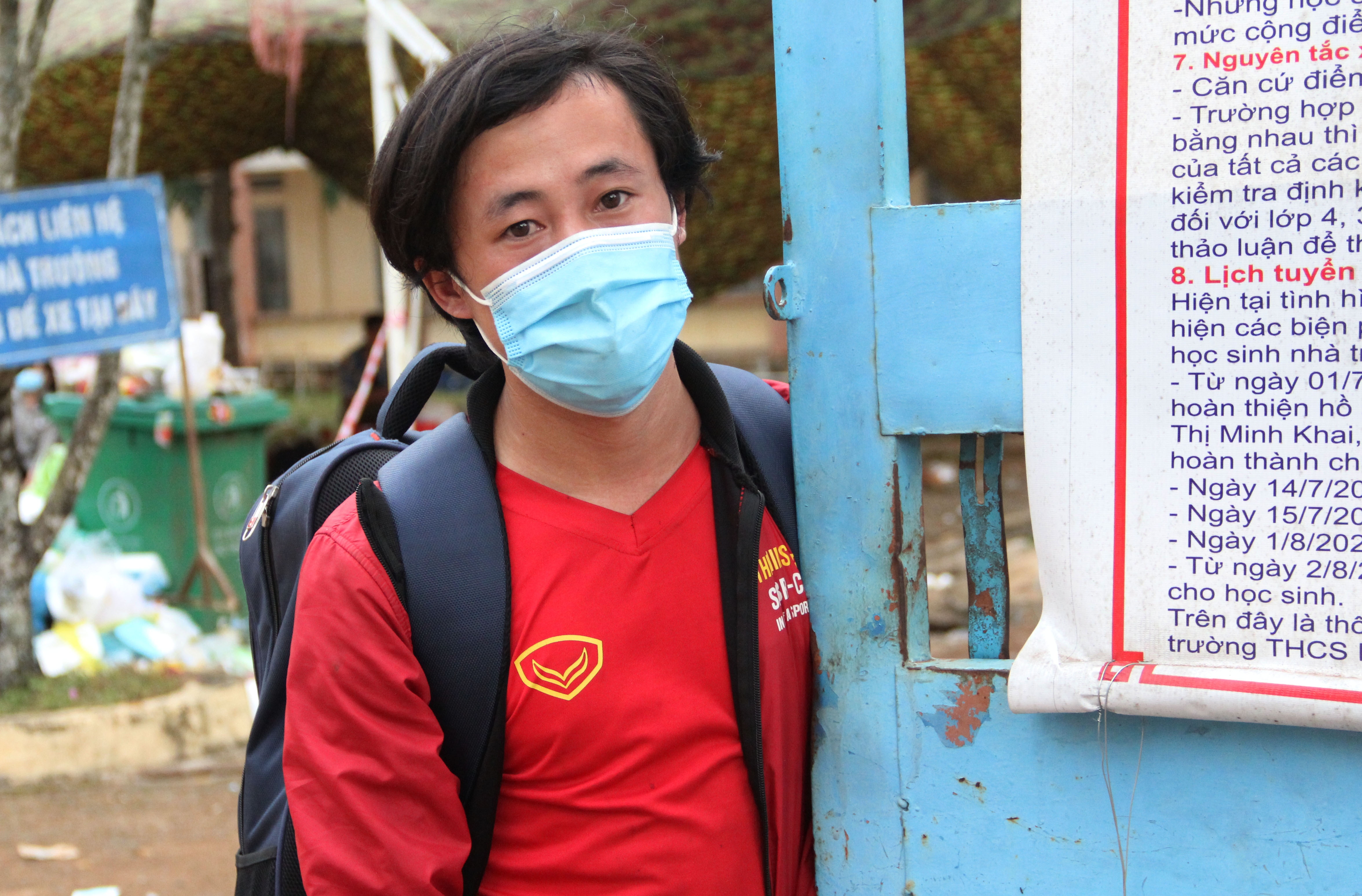 Hang nghin nguoi dan di bo ve que anh 7