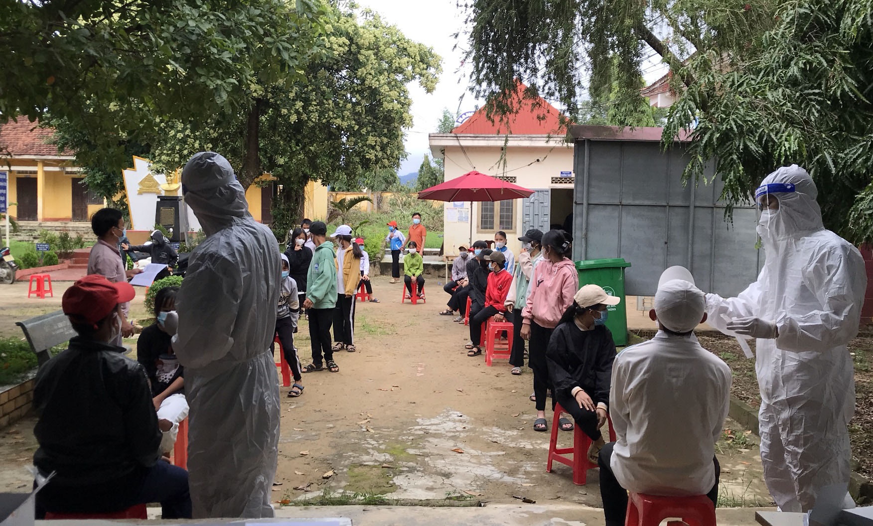 Hon 100 giao vien, hoc sinh o Dak Lak phai cach ly tap trung hinh anh