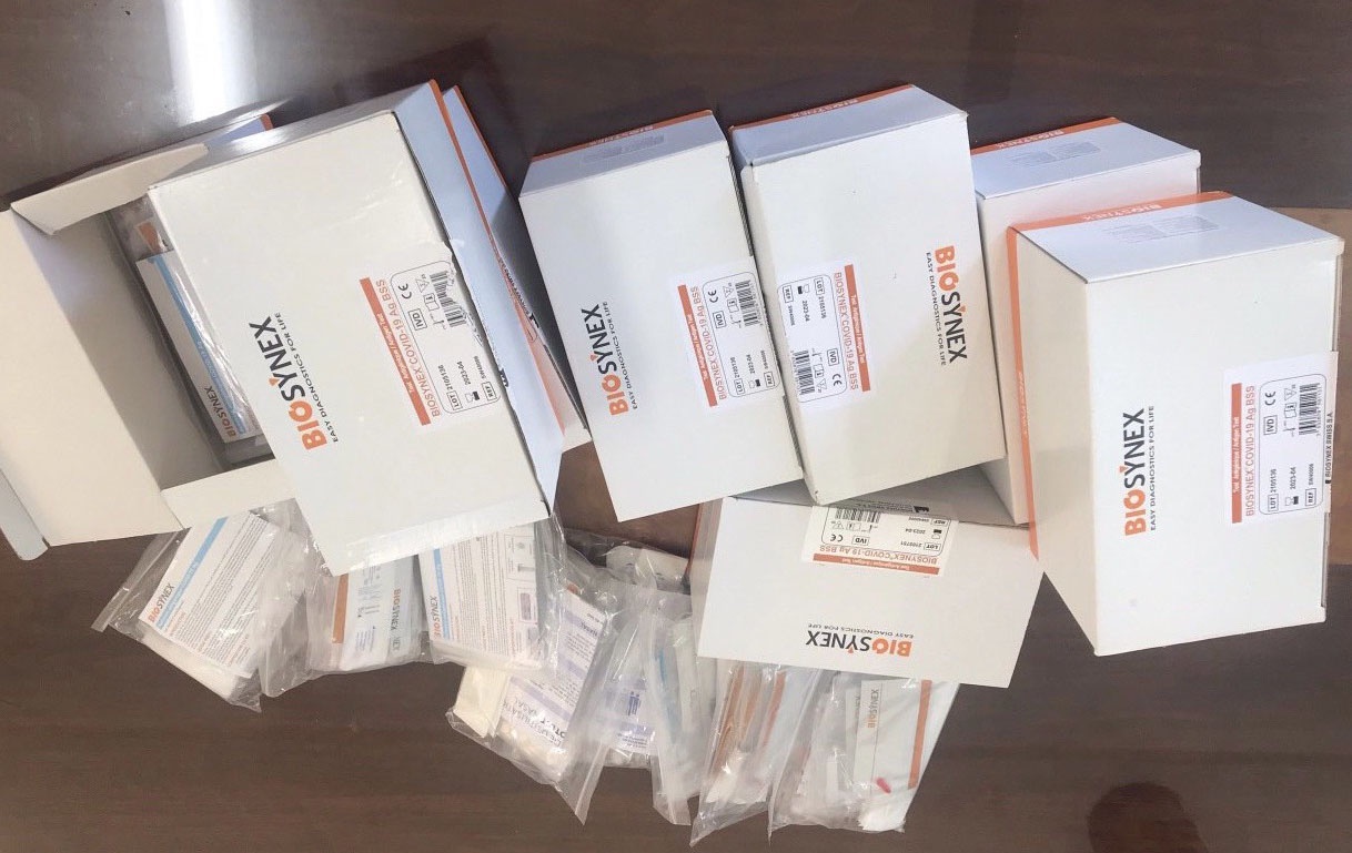 Phat hien hang tram kit test nhanh khong ro nguon goc hinh anh