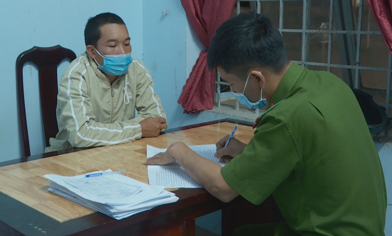 Thanh nien lua dao qua mang anh 1