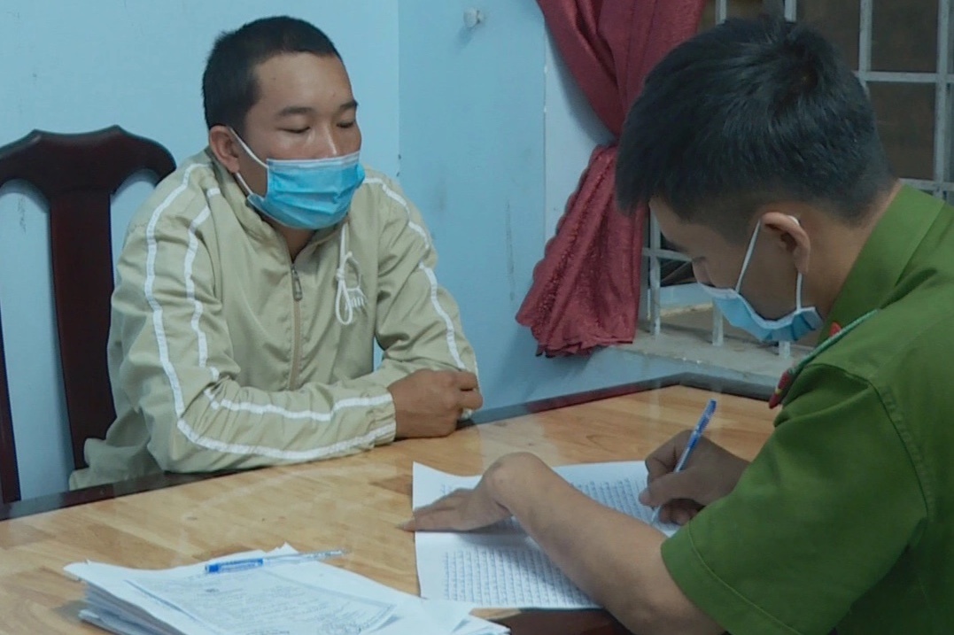 Nam thanh nien chiem dung 400 tai khoan Facebook, lua dao hon 10 ty hinh anh