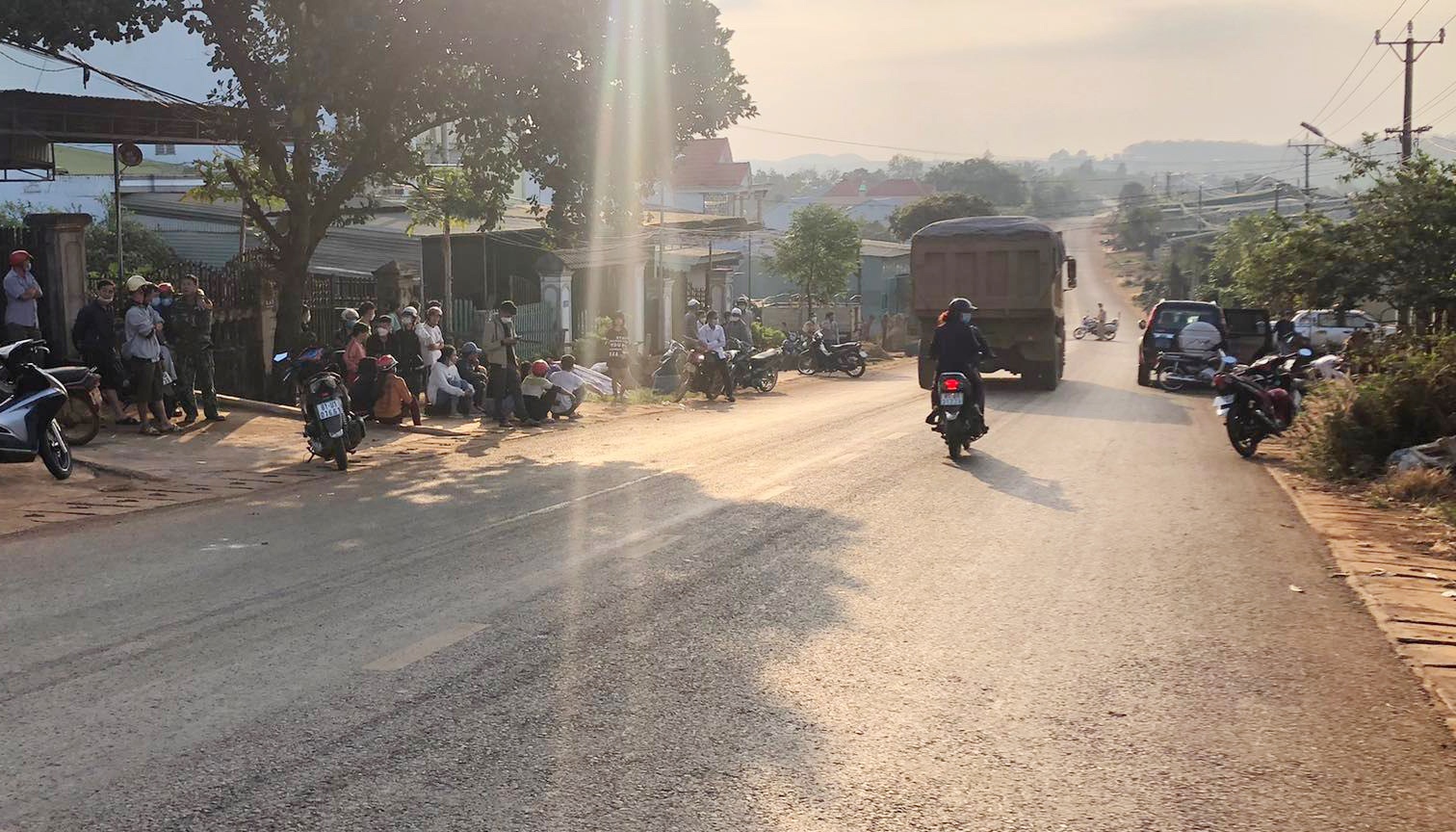 Ôm mình tự tử cùng người tình ảnh 1 Om minh tu tu cung nguoi tinh anh 1