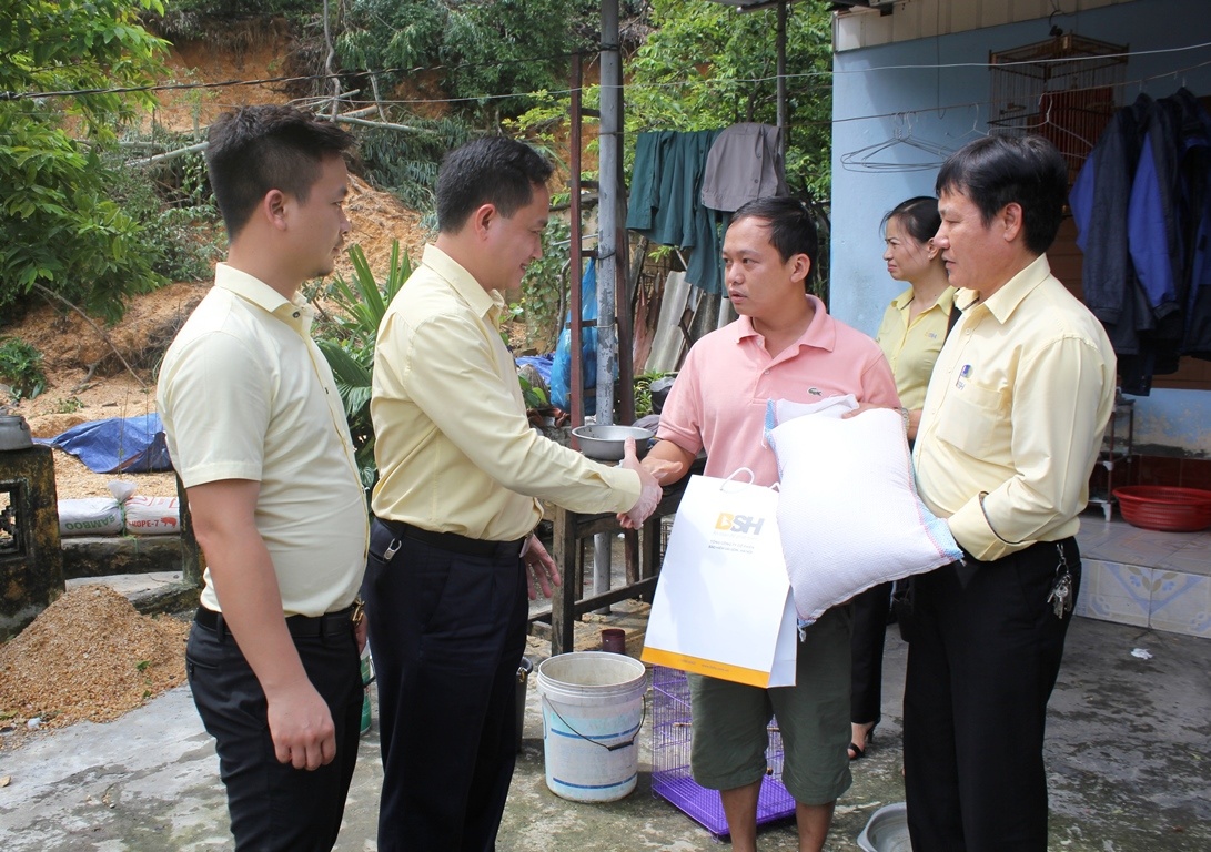 BSH chia se kho khan voi dong bao vung lu tinh Quang Ninh hinh anh