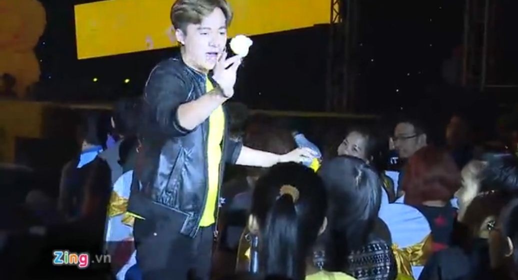 Ngo Kien Huy the hien kha nang ao thuat voi khan gia hinh anh