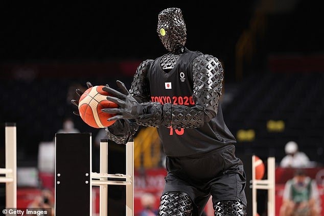 Robot nem bong ro trinh dien an tuong tai Olympic 2021 hinh anh