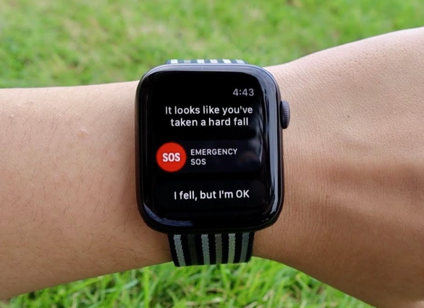 Chang trai tre thoat chet trong gang tac nho deo Apple Watch hinh anh