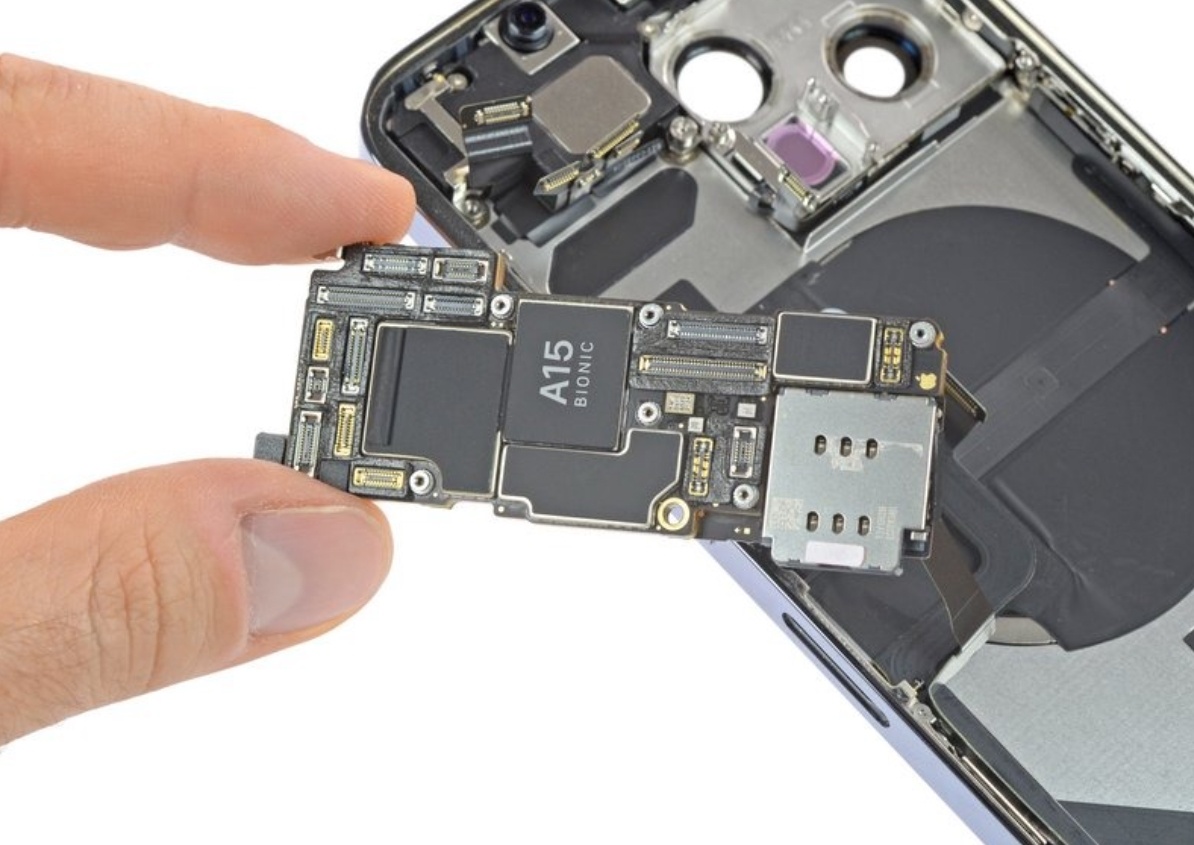 Ben trong iPhone 13 Pro,  iPhone,  Apple anh 8