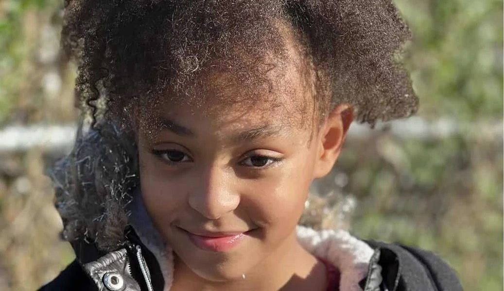 Co be cuu gia dinh nho Face ID anh 1