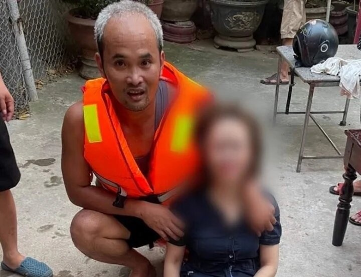 Dai uy cong an lao minh xuong song cuu nguoi tu tu o Quang Nam hinh anh