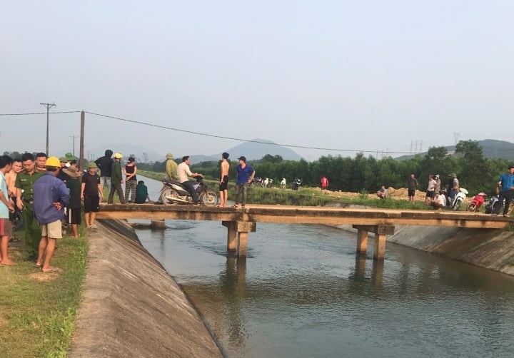 Nam sinh 16 tuoi chet duoi thuong tam khi tam tai kenh nuoc hinh anh