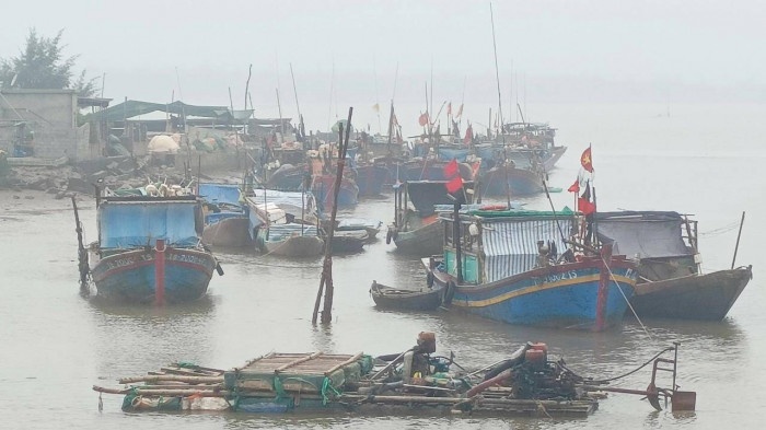 Cuu tau bi tuot day neo bat thanh, nguoi dan ong tu vong hinh anh