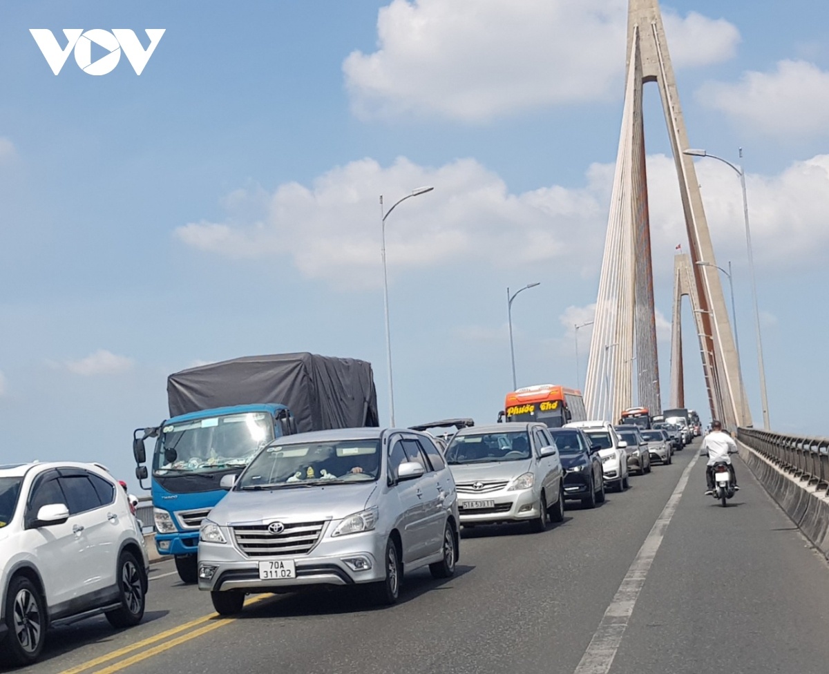 Tien Giang, Ben Tre khong de un u giao thong tai cua ngo mien Tay hinh anh