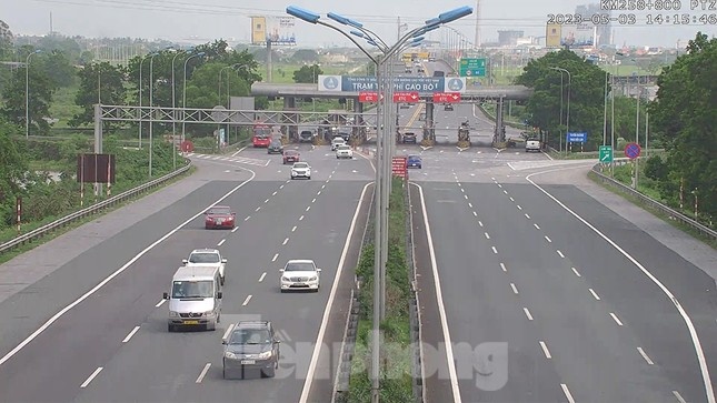 Cua ngo Ha Noi dot ngot thong thoang ngay cuoi nghi le hinh anh