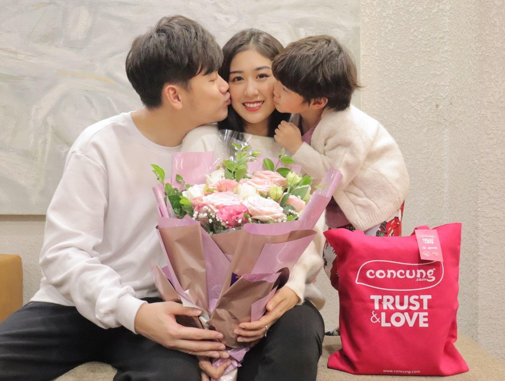 Me Xoai khoe hoa 20/10, ru gia dinh Cam - Dau tham gia thu thach hinh anh