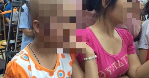 Con ung thu, nguy kich vi bo me chua bang Dong y hinh anh