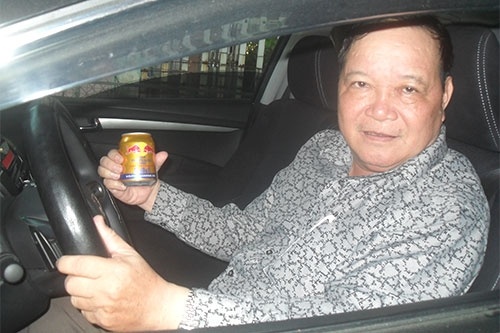 Lai xe duong dai nen uong bao nhieu nuoc tang luc la du? hinh anh