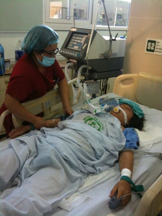 Ảnh bệnh nhân Nguyễn Thị H. đang được điều trị tại khoa cấp cứu, bệnh viện Bạch Mai