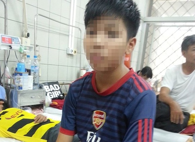 Cau hoc tro ngheo va can benh hiem gap can duoc giup do hinh anh