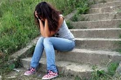 Can benh khien co gai phat dien khi vua ve nha chong hinh anh