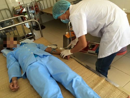 Bac si dieu tri HIV va noi am anh: 'Bao gio no chet hay goi' hinh anh