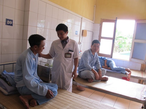 Bac si Ha trai long ve khoanh khac doi dien voi cai chet hinh anh